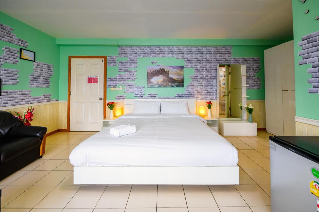 Happy Vikings - Beachfront Jomtien Beach Exterior foto