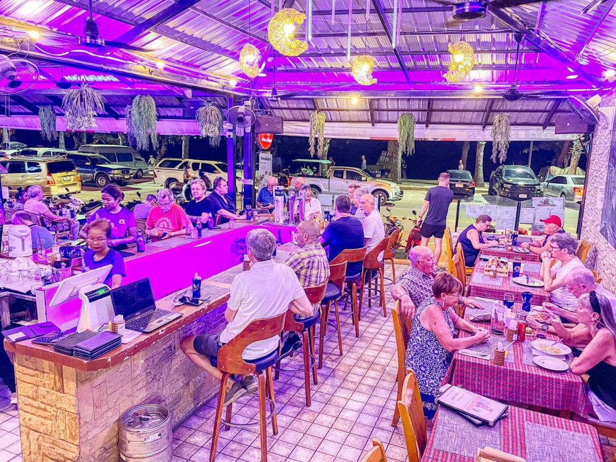 Happy Vikings - Beachfront Jomtien Beach Exterior foto
