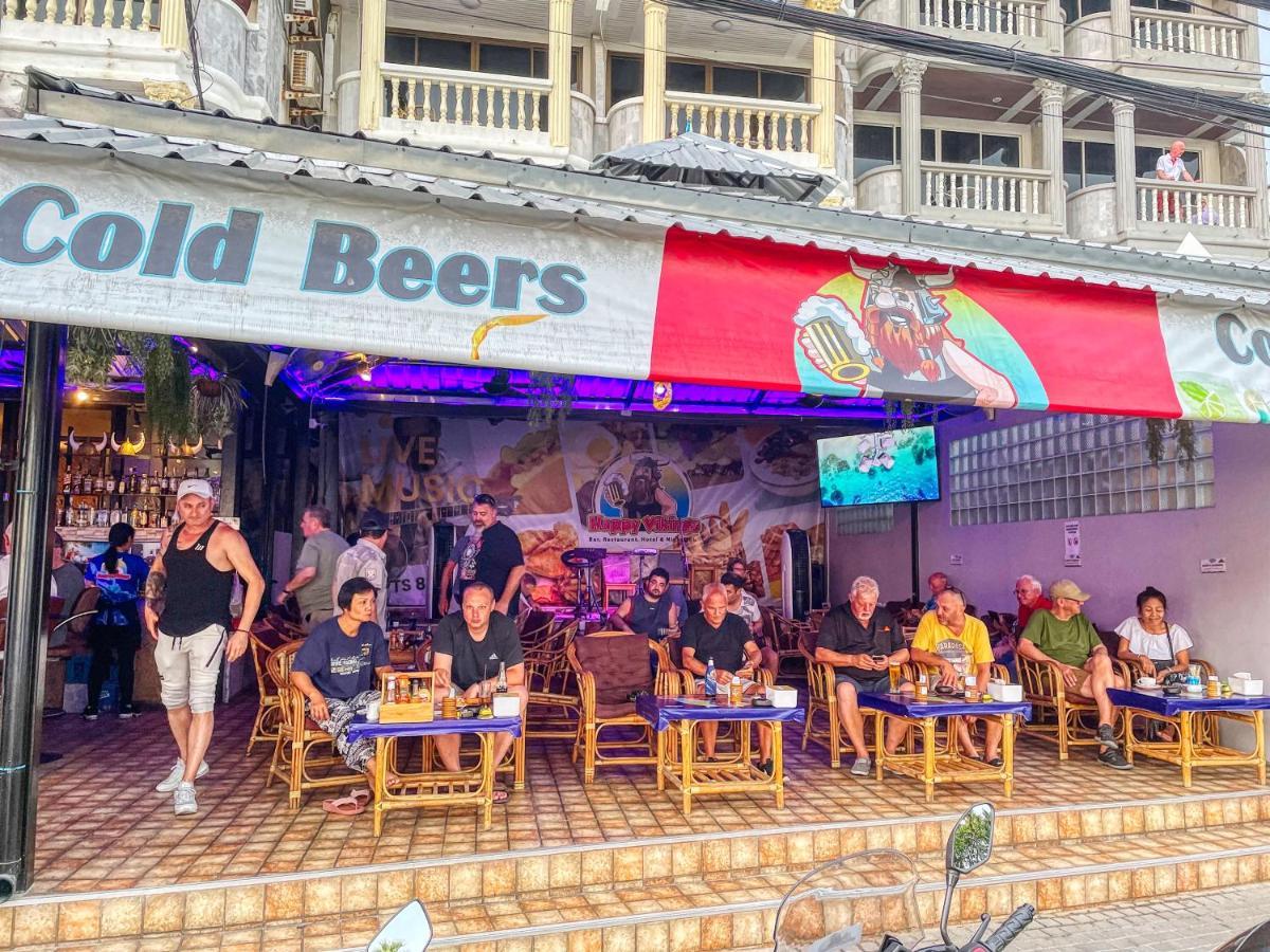Happy Vikings - Beachfront Jomtien Beach Exterior foto