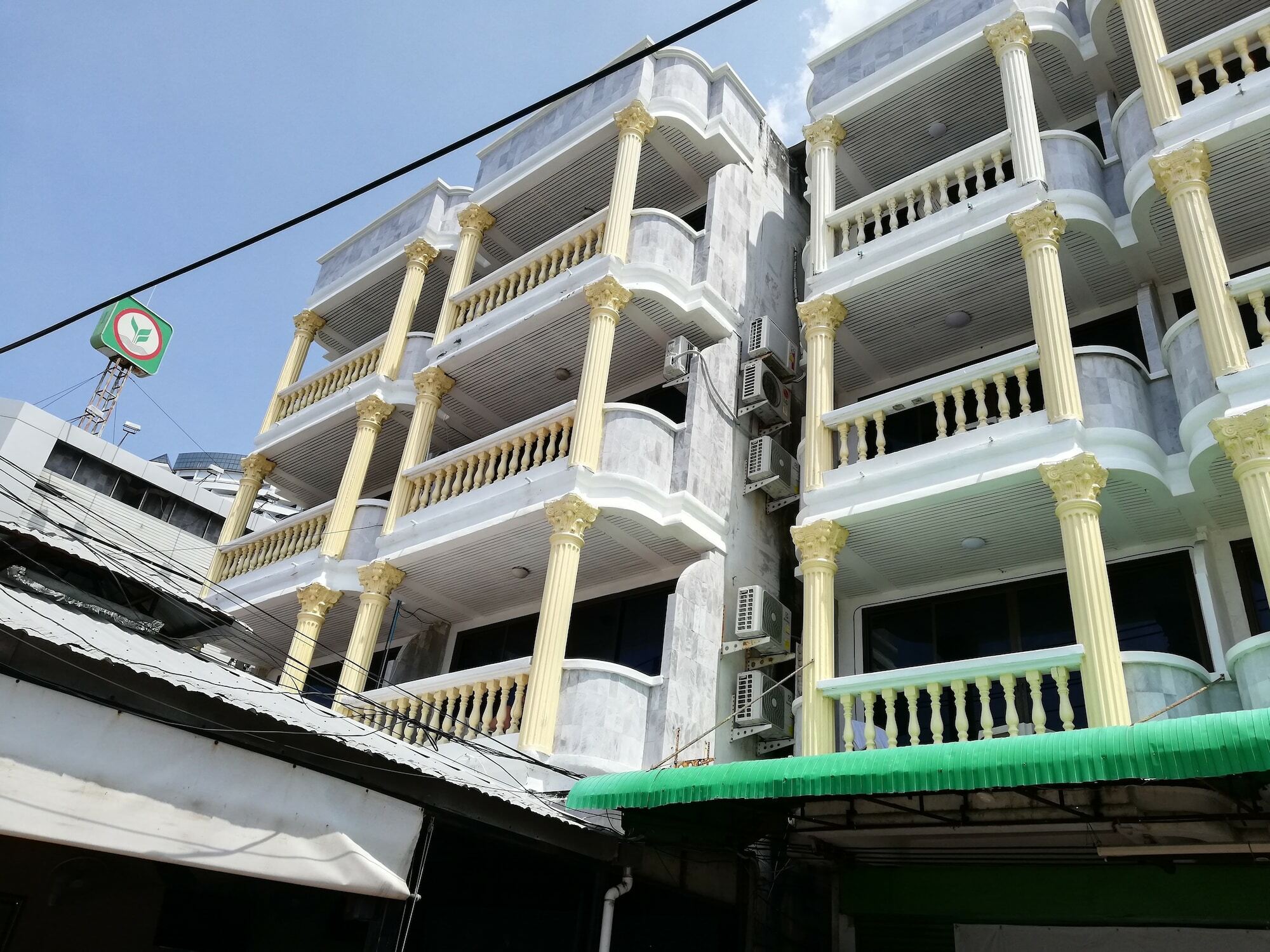 Happy Vikings - Beachfront Jomtien Beach Exterior foto
